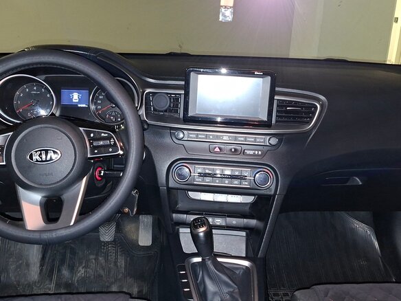 2018 Kia Ceed III, серебристый, 1475000 рублей - вид 5