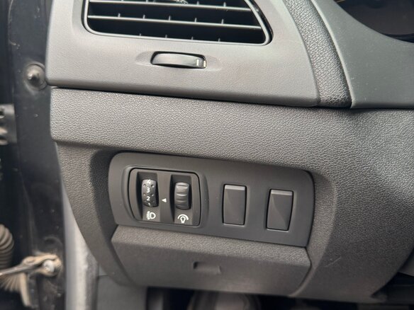 2010 Renault Fluence I, серый, 750000 рублей - вид 17