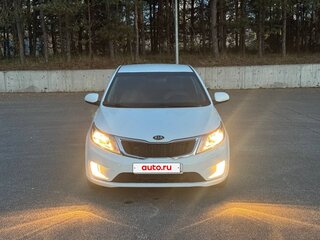 2013 Kia Rio 4-speed III, белый, 560000 рублей, вид 2