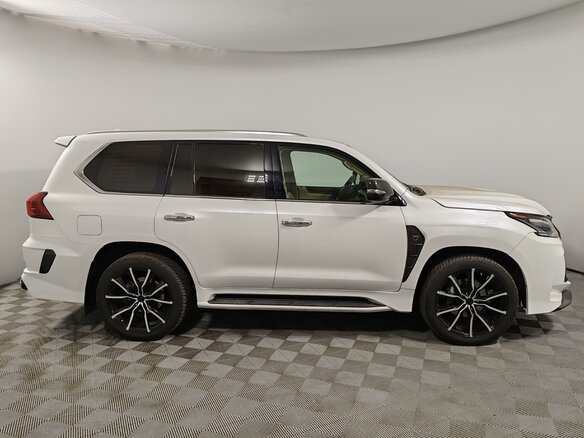 2017 Lexus LX 570 III Рестайлинг 2, белый, 8000000 рублей - вид 3
