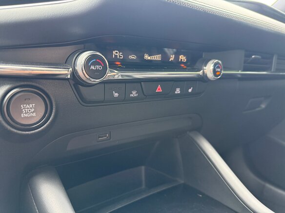 2019 Mazda 3 IV (BP), чёрный, 1790000 рублей - вид 32