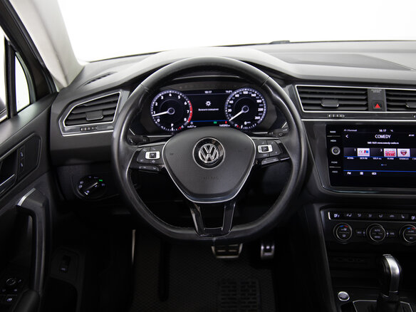2018 Volkswagen Tiguan II, бежевый, 1999000 рублей - вид 9