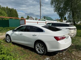 2020 Chevrolet Malibu IX Рестайлинг, белый, 2200000 рублей, вид 4
