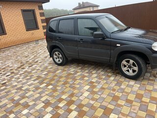 2020 Chevrolet Niva I Рестайлинг, чёрный, 735000 рублей, вид 2