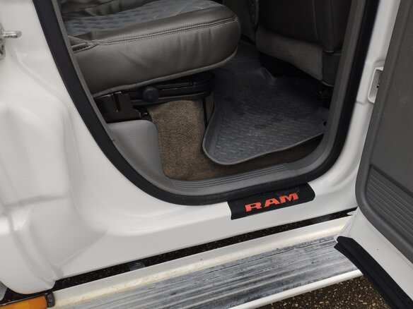 2008 Dodge RAM III (DR/DH), белый, 2300000 рублей - вид 25