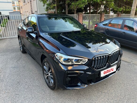 2022 BMW X6 40d III (G06), чёрный, 6550000 рублей - вид 1