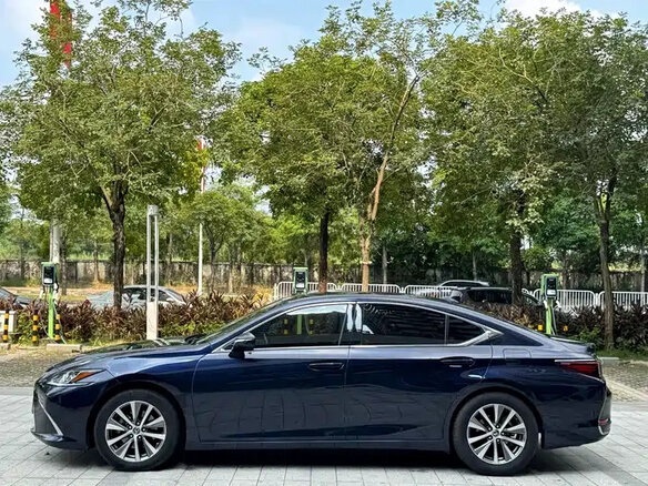 2021 Lexus ES 200 VII Рестайлинг, чёрный, 4105000 рублей - вид 6