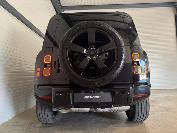 2026 Land Rover Defender 110 II, чёрный - вид 3
