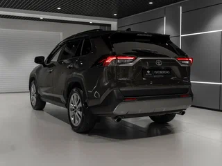 2020 Toyota RAV4 V (XA50), коричневый, 3680000 рублей, вид 4