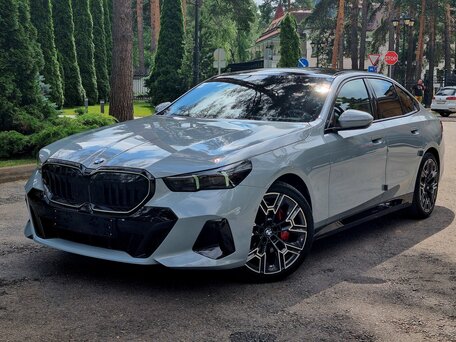 2025 BMW 5 серии 530i xDrive VIII (G60/G61/G68), серый, 8999000 рублей, вид 2