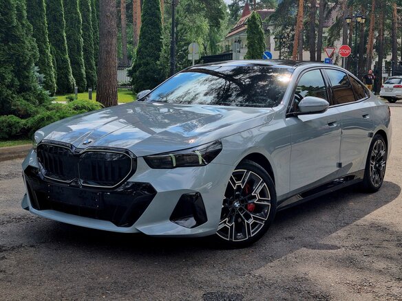 2025 BMW 5 серии 530i xDrive VIII (G60/G61/G68), серый, 8850000 рублей
