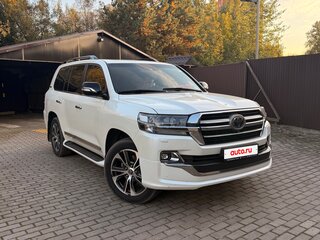2020 Toyota Land Cruiser 200 Series Рестайлинг 2, белый, 8900000 рублей, вид 3