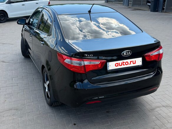 2014 Kia Rio 6-speed III, чёрный, 750000 рублей - вид 6