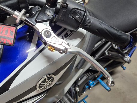 2015 Yamaha MT-09 (FZ-09), серебристый, 710000 рублей, вид 4