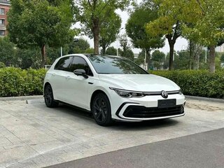 2023 Volkswagen Golf VIII, белый, 2200000 рублей, вид 1