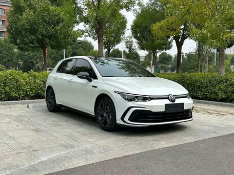 2023 Volkswagen Golf VIII, белый, 2150000 рублей, вид 1