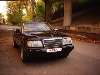 1994 Mercedes-Benz E-Класс 220 I (W124), чёрный, 1800000 рублей, вид 2