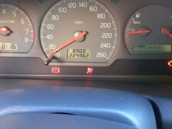2000 Volvo S40 I Рестайлинг, серебристый, 400000 рублей - вид 8