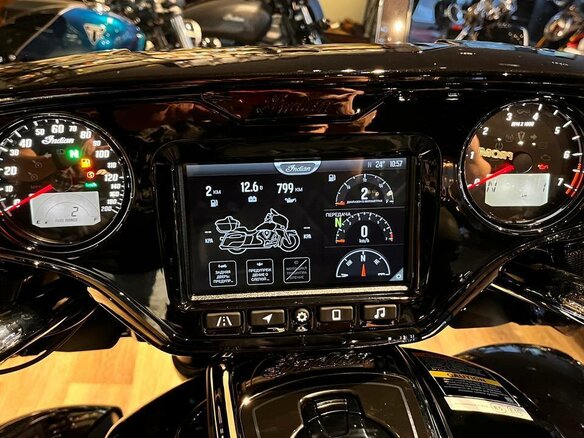 2025 Indian Roadmaster, чёрный, 4200000 рублей - вид 3