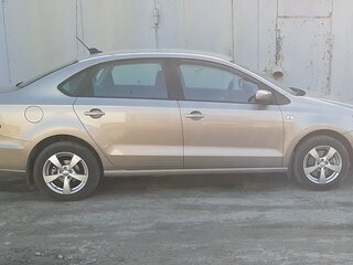 2017 Volkswagen Polo V Рестайлинг, бежевый, 1600000 рублей, вид 3