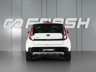 2017 Kia Soul II Рестайлинг, белый, 1840000 рублей, вид 4