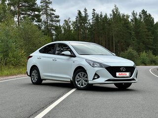2020 Hyundai Solaris II Рестайлинг, белый, 920000 рублей, вид 4