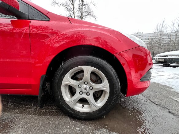 2011 Ford Focus II Рестайлинг, красный, 857000 рублей - вид 11