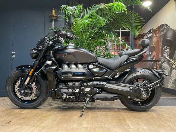 2025 Triumph Rocket 3, чёрный, 3700000 рублей - вид 1
