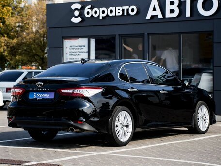 2020 Toyota Camry VIII (XV70), чёрный, 3000000 рублей, вид 4