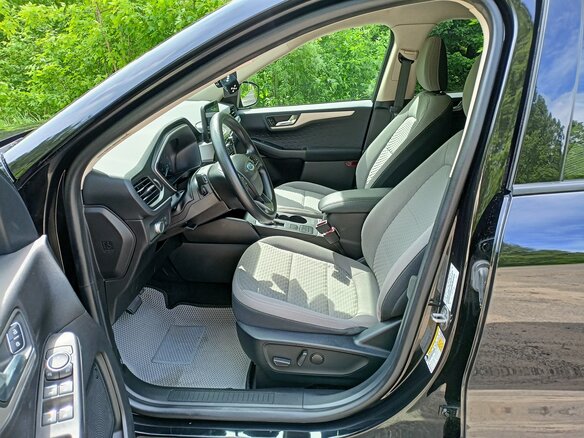 2020 Ford Escape IV, чёрный - вид 9