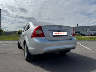 2011 Ford Focus II Рестайлинг, серебристый, 500000 рублей, вид 4