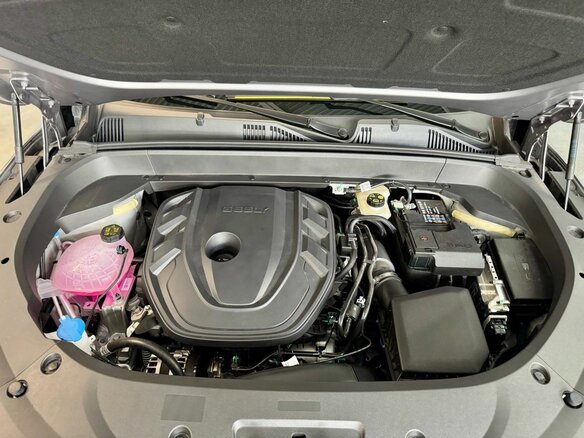 2026 Geely Monjaro I Рестайлинг 2 (China Market), серебристый, 4250000 рублей - вид 3