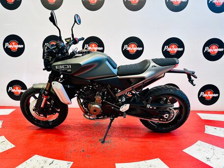 2026 Husqvarna Svartpilen 801, серый, 1350000 рублей, вид 4