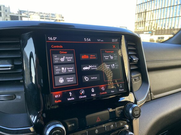 2018 Ram 1500 Crew Cab eTorque V, белый, 4599000 рублей - вид 21