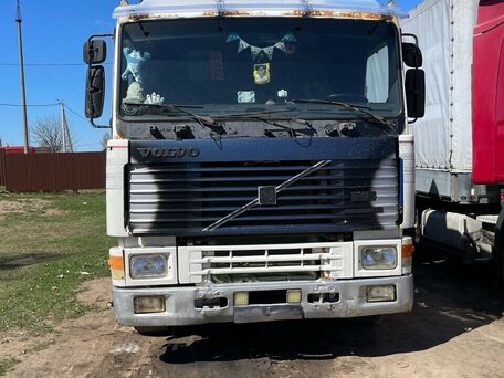 1990 Volvo F-Series, белый, 337714 рублей, вид 1