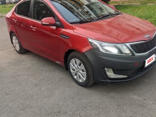 2013 Kia Rio 4-speed III, красный, 700000 рублей, вид 2