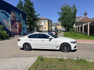 2019 BMW 5 серии 530i xDrive VII (G30/G31/G38), белый, 3830000 рублей, вид 4