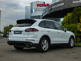 2015 Porsche Cayenne S II Рестайлинг (958), белый, 2998000 рублей, вид 4