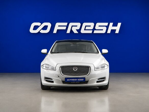 2013 Jaguar XJ Long IV (X351), белый - вид 2