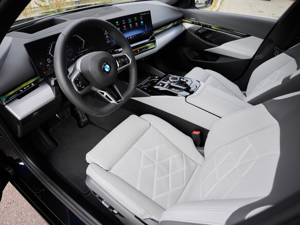 2026 BMW 5 серии 530i xDrive VIII (G60/G61/G68), чёрный, 9700000 рублей - вид 10