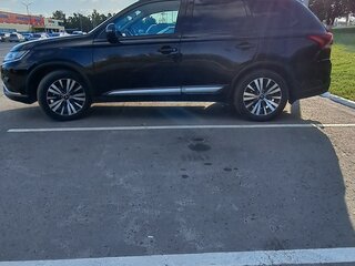2021 Mitsubishi Outlander III Рестайлинг 3, чёрный, 2390000 рублей, вид 3