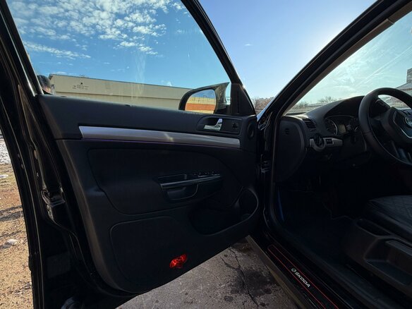2011 Skoda Octavia II (A5) Рестайлинг, чёрный, 575000 рублей - вид 8