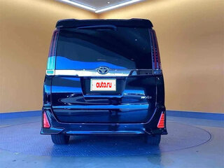2021 Toyota Noah III (R80) Рестайлинг, чёрный, 1995000 рублей, вид 5