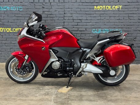2011 Honda VFR 1200, красный, 875000 рублей, вид 4