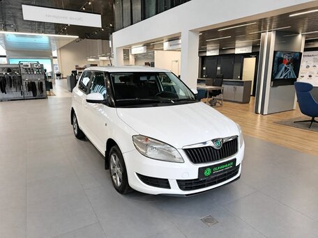 2012 Skoda Fabia II Рестайлинг, белый, 605000 рублей, вид 1