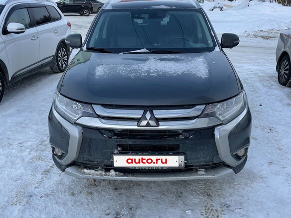 2017 Mitsubishi Outlander III Рестайлинг 2, серый, 2200000 рублей