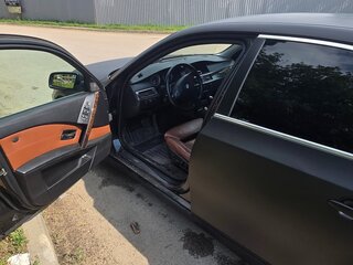 2004 BMW 5 серии 520i V (E60/E61), чёрный, 590000 рублей, вид 1