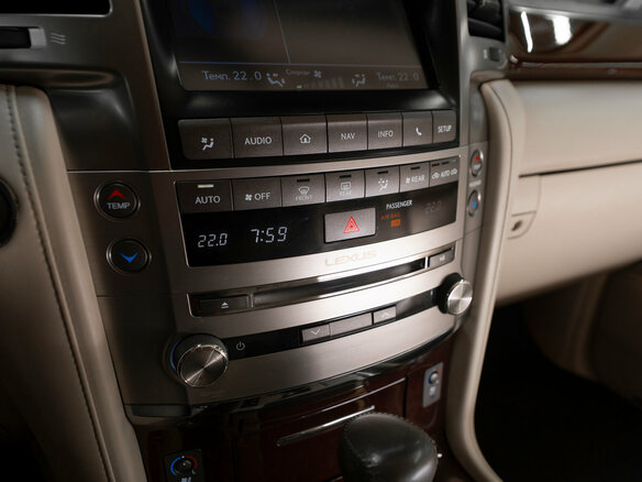 2013 Lexus LX 570 III Рестайлинг, чёрный, 4950000 рублей - вид 23