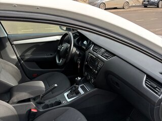 2016 Skoda Octavia III (A7), белый, 1100000 рублей, вид 4