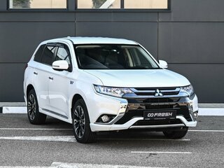2015 Mitsubishi Outlander PHEV III Рестайлинг 2, белый, 2049000 рублей, вид 1